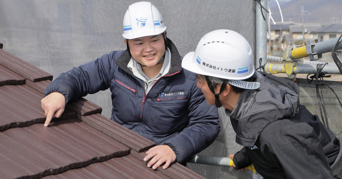 お客様と完了検査している様子