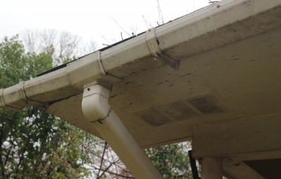劣化した雨樋