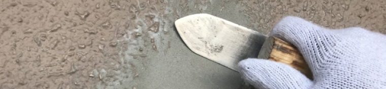 外壁の補修作業