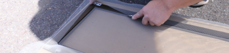 網戸の張り替え作業