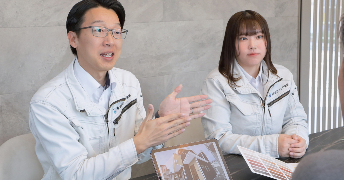 お客様にヒアリングしている様子