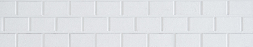 白く塗装した外壁