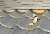 剥がれ落ちている漆喰