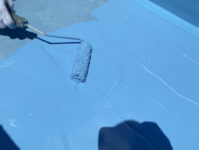 ウレタン防水工事の施工中